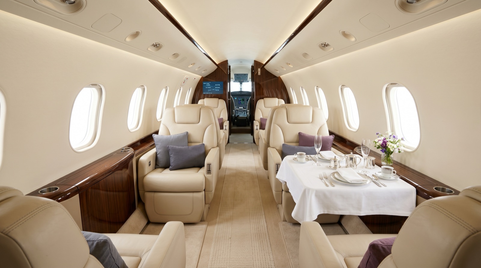 Bombardier Challenger 350 cabin interior