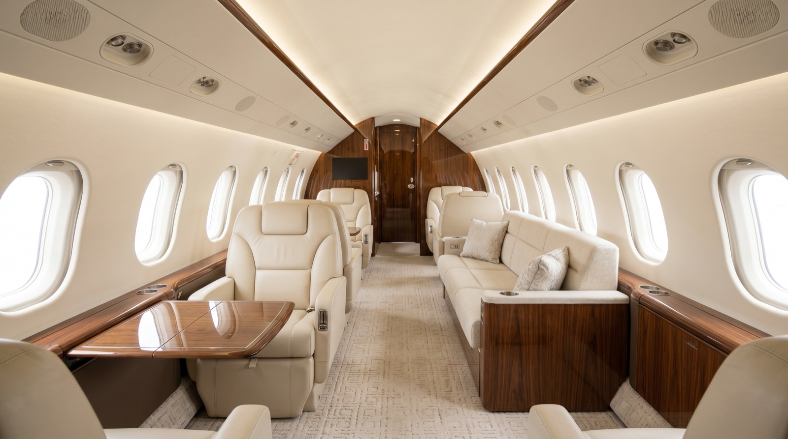 Bombardier Challenger 605 cabin interior