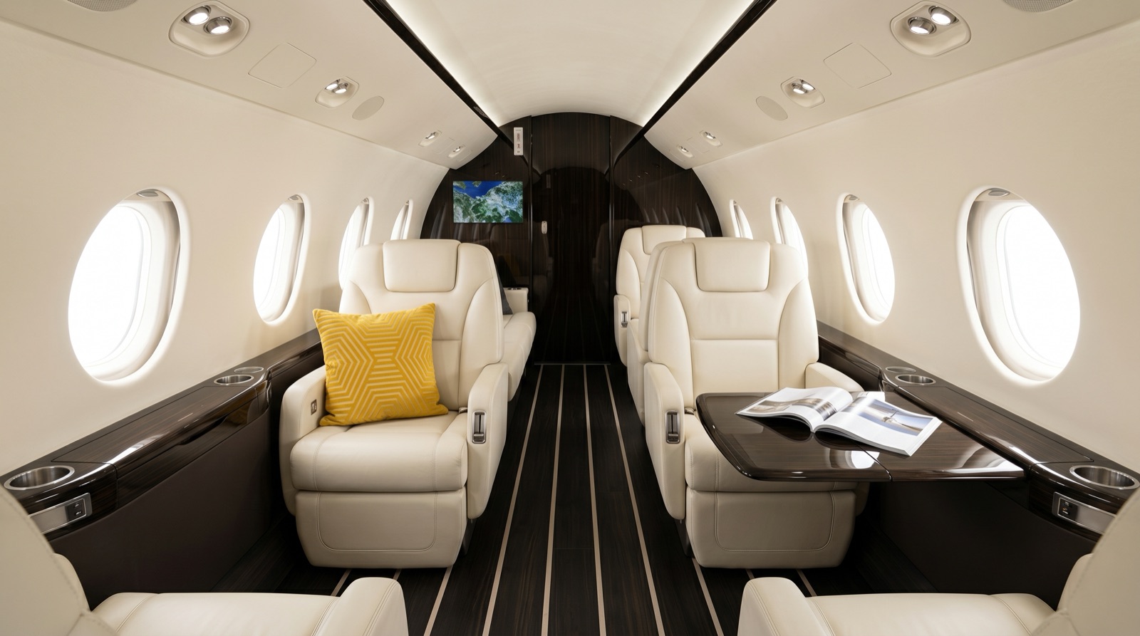 Bombardier Challenger 650 cabin interior
