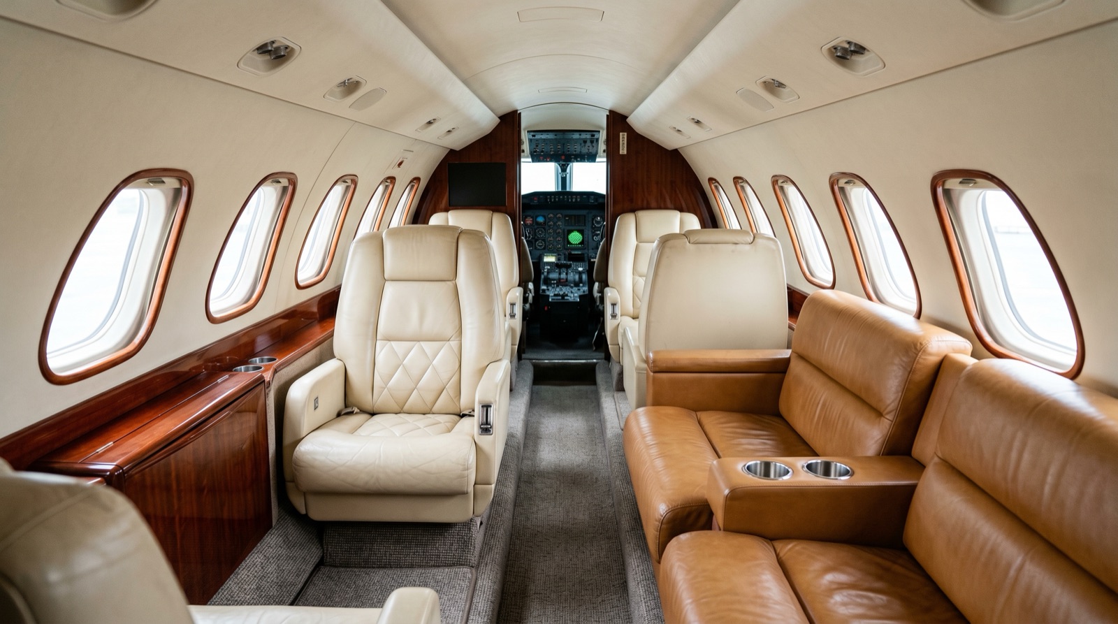 Dassault Falcon 20 cabin interior