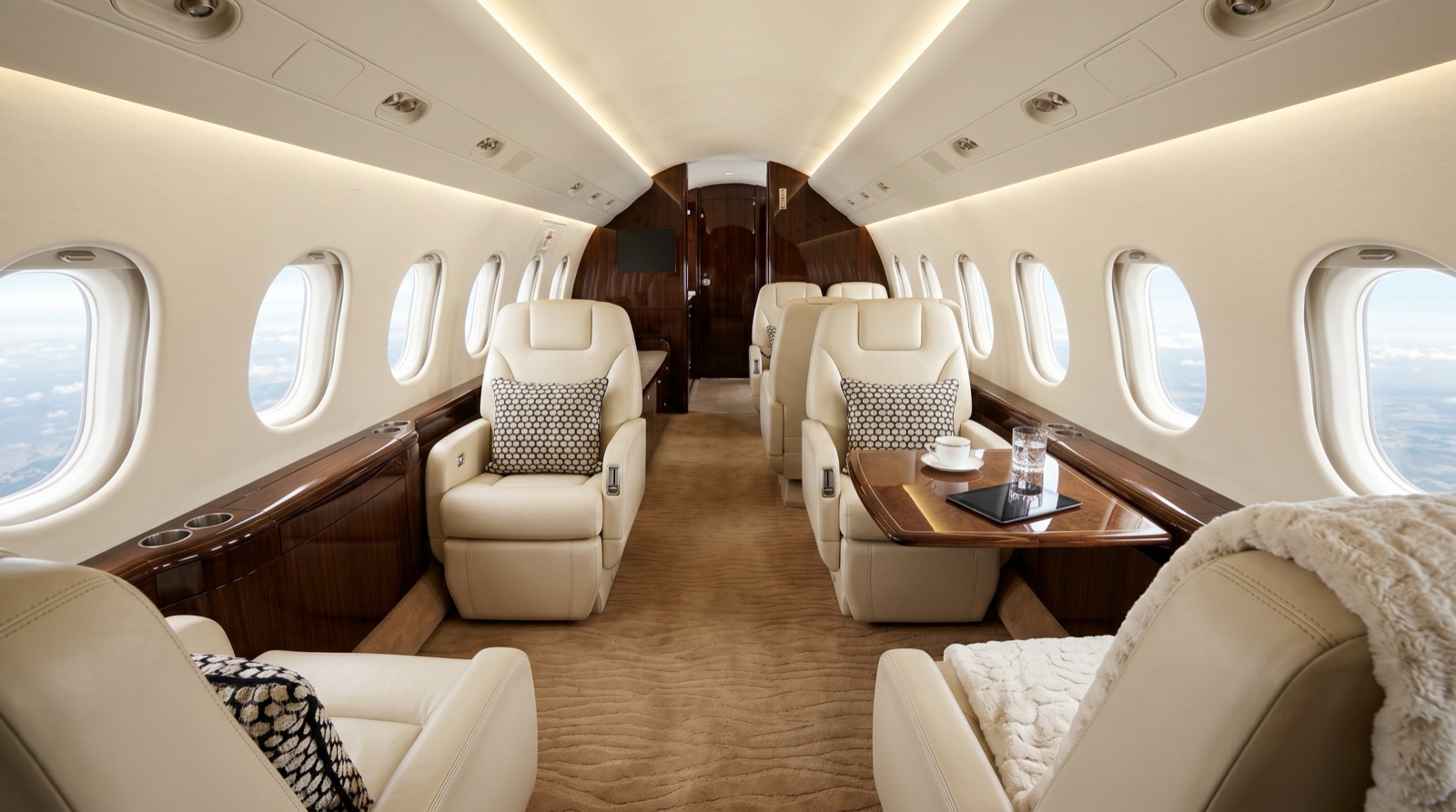 Dassault Falcon 2000 cabin interior