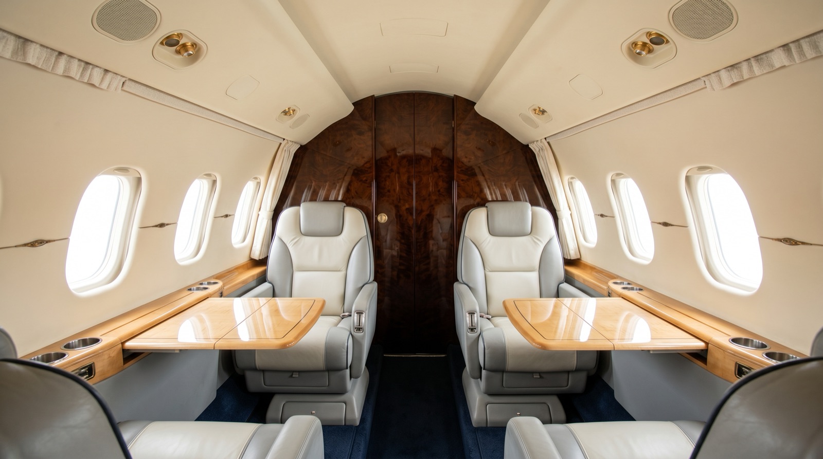 Hawker Hawker 700 cabin interior