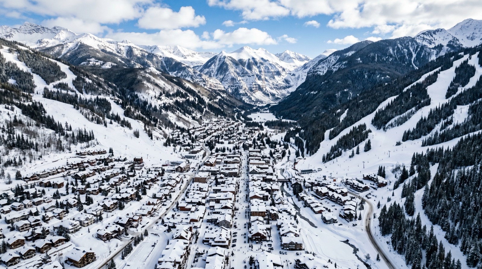 Last-Minute Aspen Charter in Peak Ski Season: Here is What It Actually Takes